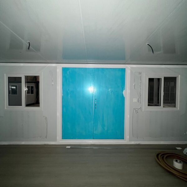 Compact 700mm Expandable House with White Wall Panels – Space-Saving Modular Design - Image 6