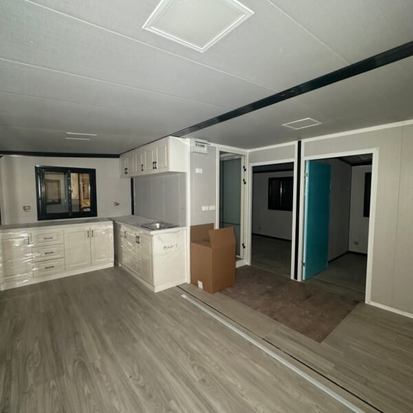 20ft Expandable Container House with 2 Bedrooms & Side Glass Curtain Wall - Image 2