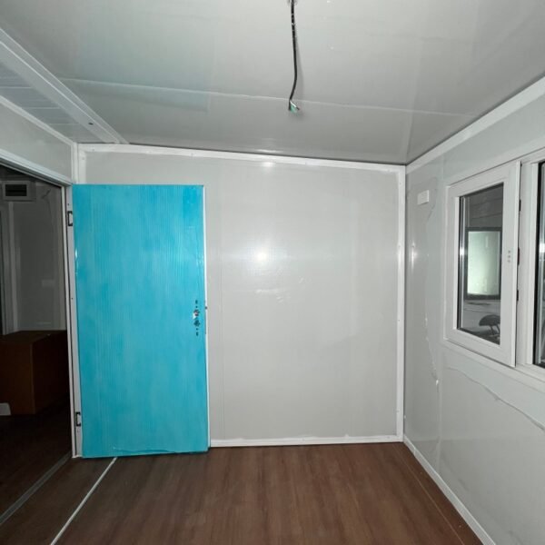 20ft Expandable House with White Frame Wood Grain Finish Four Bedrooms One Bathroom Dual Wings with Entry Canopy - Image 6
