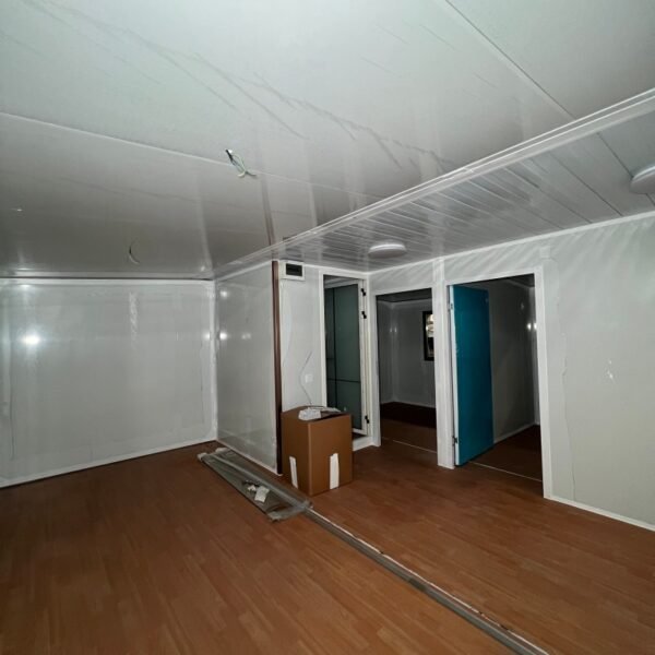 20ft Expandable House with White Frame Antique Gray Walls Two Bedrooms One Bathroom - Image 6