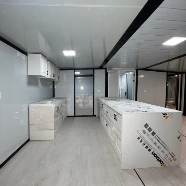 40ft Expandable House with Black Frame Antique Gray Walls Four Bedrooms One Bathroom - Image 5