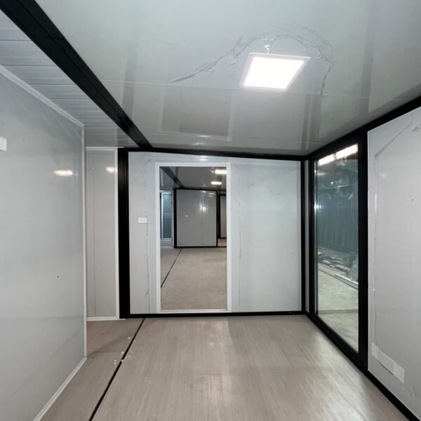 40ft Expandable House with Black Frame Antique Gray Walls Four Bedrooms One Bathroom - Image 6