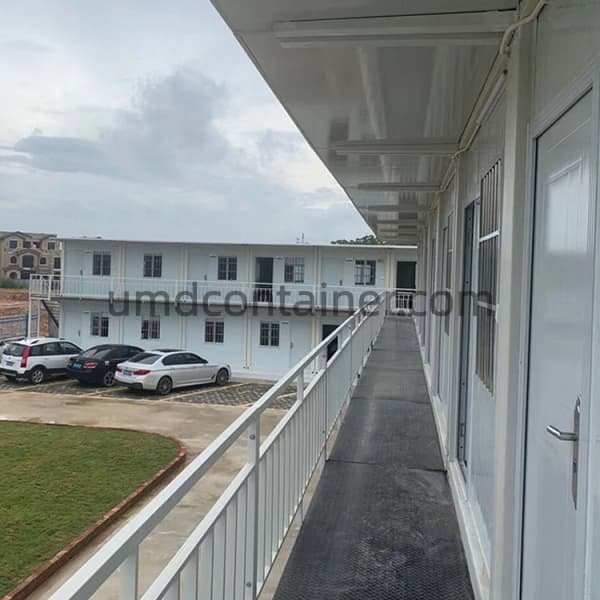 Mining camp accommodation building with external corridor