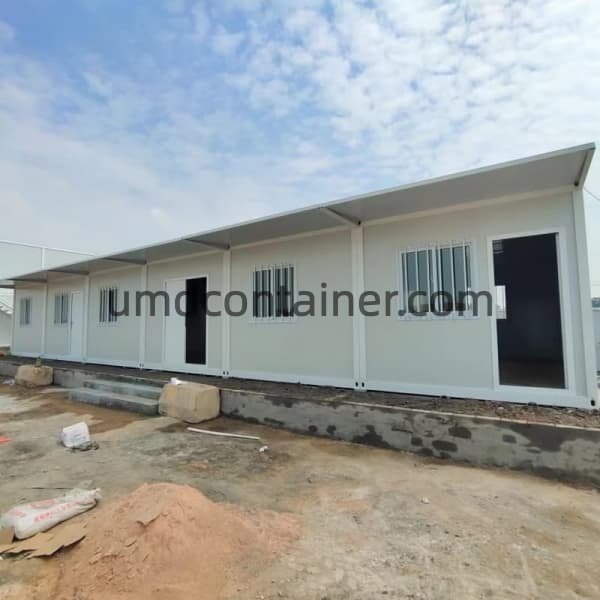 Modular dormitory building for construction workers